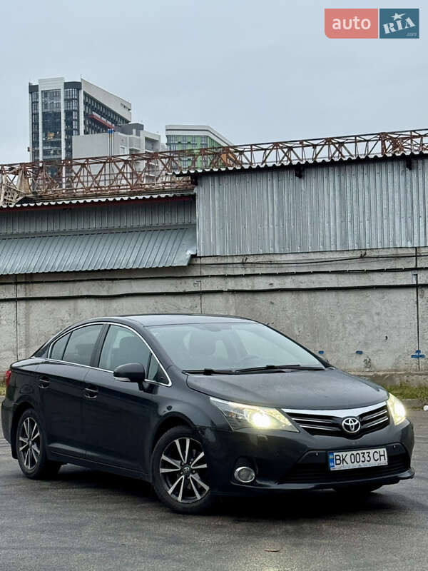 Седан Toyota Avensis 2012 в Киеве