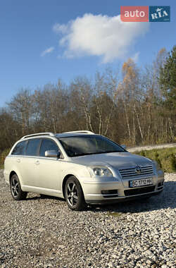 Универсал Toyota Avensis 2005 в Новояворовске