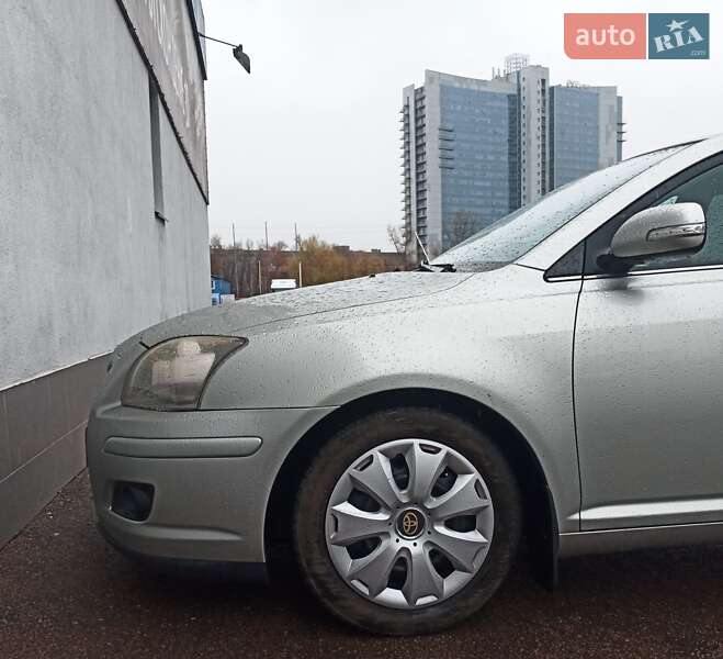 Седан Toyota Avensis 2007 в Киеве