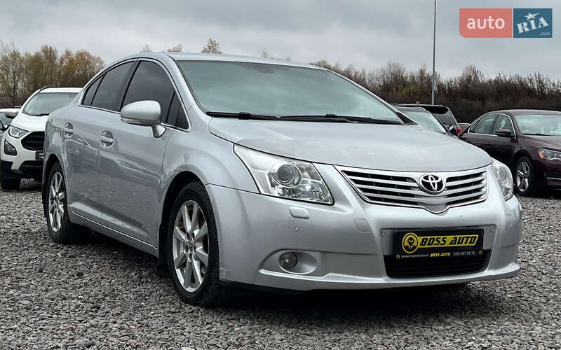 Седан Toyota Avensis 2008 в Львове