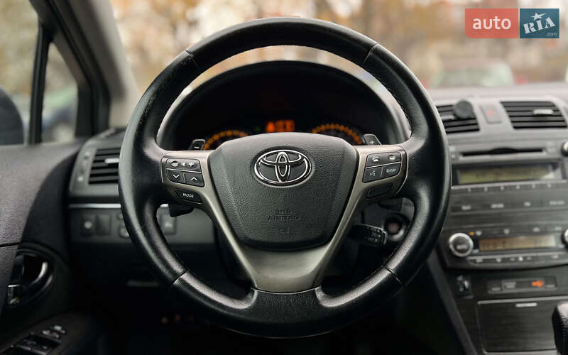 Седан Toyota Avensis 2008 в Львове