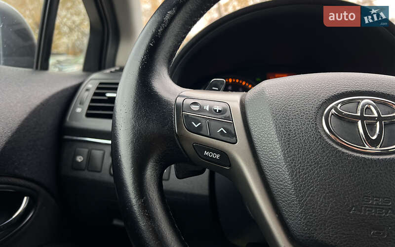 Седан Toyota Avensis 2008 в Львове