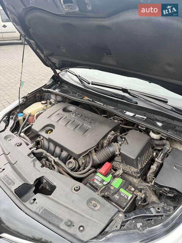 Седан Toyota Avensis 2016 в Благовещенском