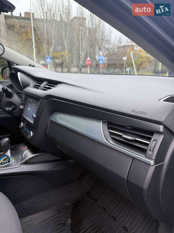 Седан Toyota Avensis 2016 в Благовещенском