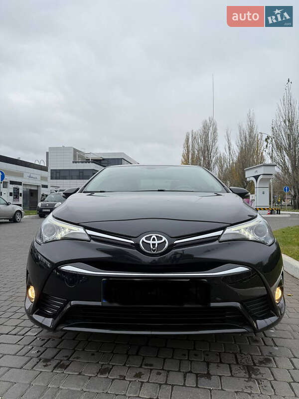 Седан Toyota Avensis 2016 в Благовещенском