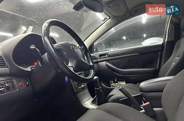 Седан Toyota Avensis 2006 в Черновцах