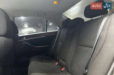 Седан Toyota Avensis 2006 в Черновцах