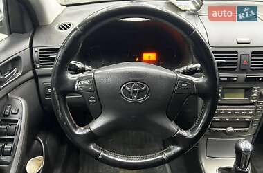 Седан Toyota Avensis 2006 в Черновцах