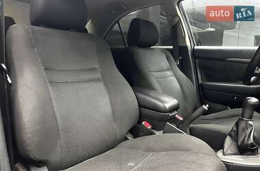 Седан Toyota Avensis 2006 в Черновцах