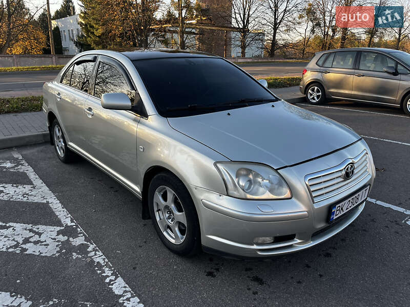 Седан Toyota Avensis 2005 в Ровно