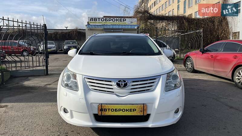 Универсал Toyota Avensis 2010 в Николаеве