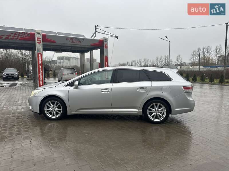 Универсал Toyota Avensis 2010 в Тернополе