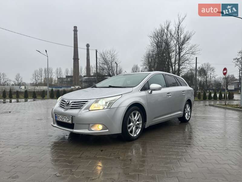 Универсал Toyota Avensis 2010 в Тернополе