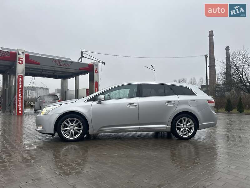 Универсал Toyota Avensis 2010 в Тернополе