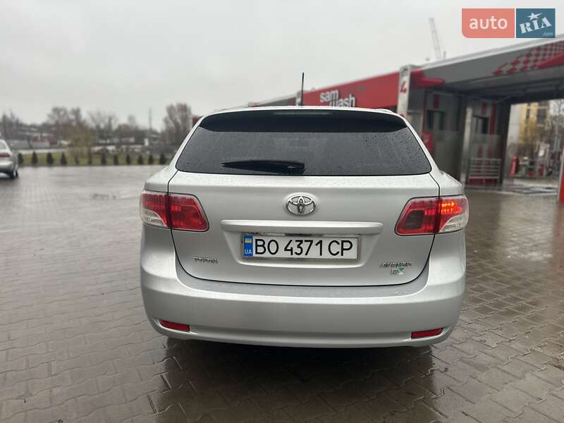 Универсал Toyota Avensis 2010 в Тернополе