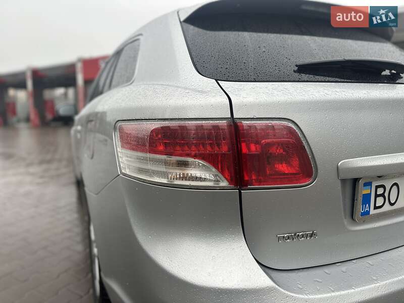 Универсал Toyota Avensis 2010 в Тернополе