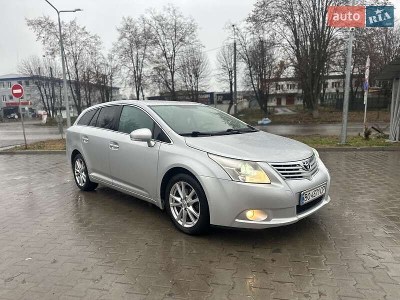 Универсал Toyota Avensis 2010 в Тернополе