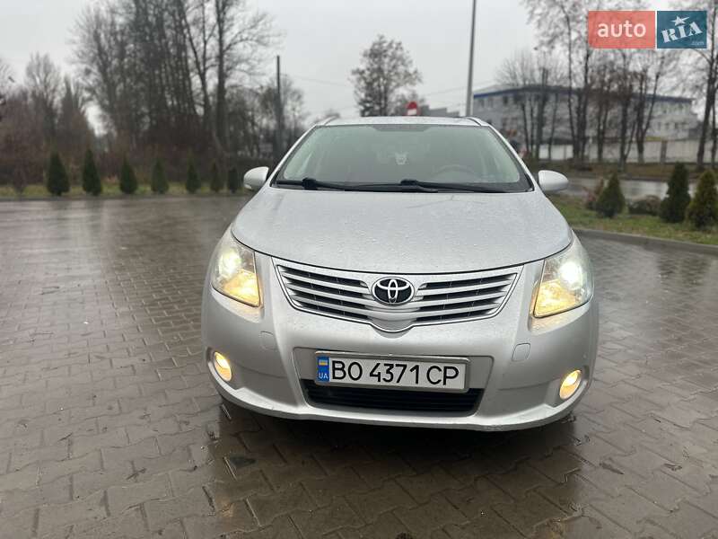 Универсал Toyota Avensis 2010 в Тернополе