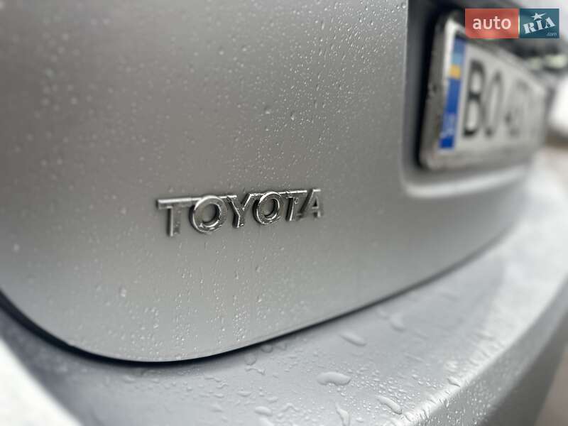 Универсал Toyota Avensis 2010 в Тернополе