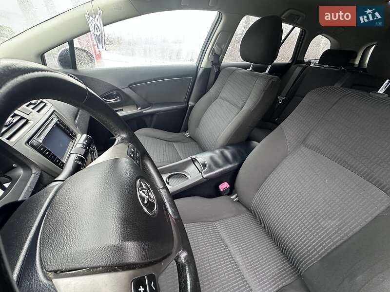 Универсал Toyota Avensis 2010 в Тернополе