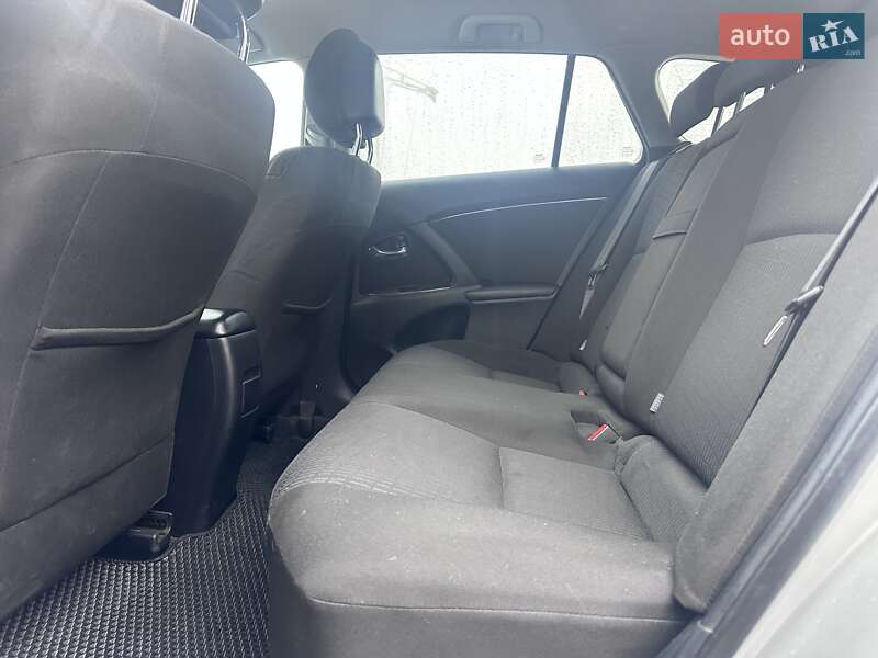 Универсал Toyota Avensis 2010 в Тернополе