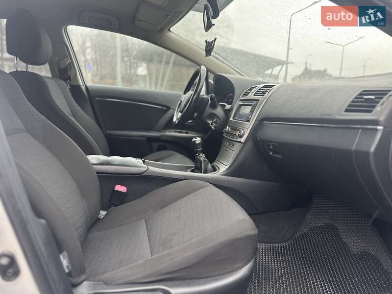 Универсал Toyota Avensis 2010 в Тернополе