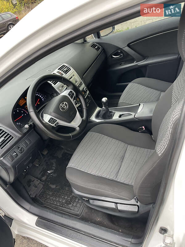 Универсал Toyota Avensis 2012 в Чернигове фото 10 Универсал Toyota Avensis 2012 в Чернигове