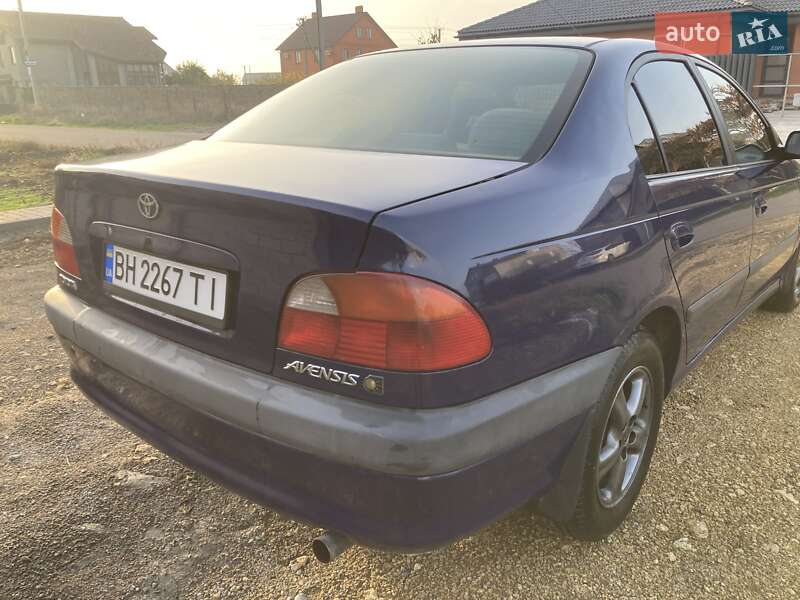Седан Toyota Avensis 1998 в Одессе
