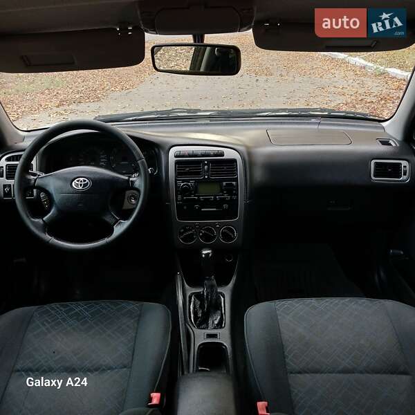 Універсал Toyota Avensis 2001 в Синельниковому