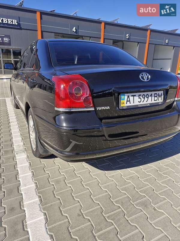 Седан Toyota Avensis 2005 в Виннице