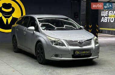 Универсал Toyota Avensis 2010 в Черновцах