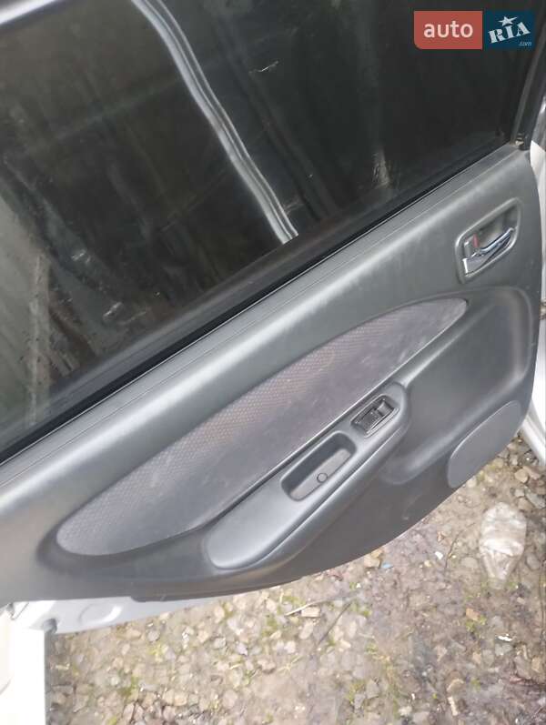 Универсал Toyota Avensis 2000 в Ивано-Франковске фото 12 Универсал Toyota Avensis 2000 в Ивано-Франковске