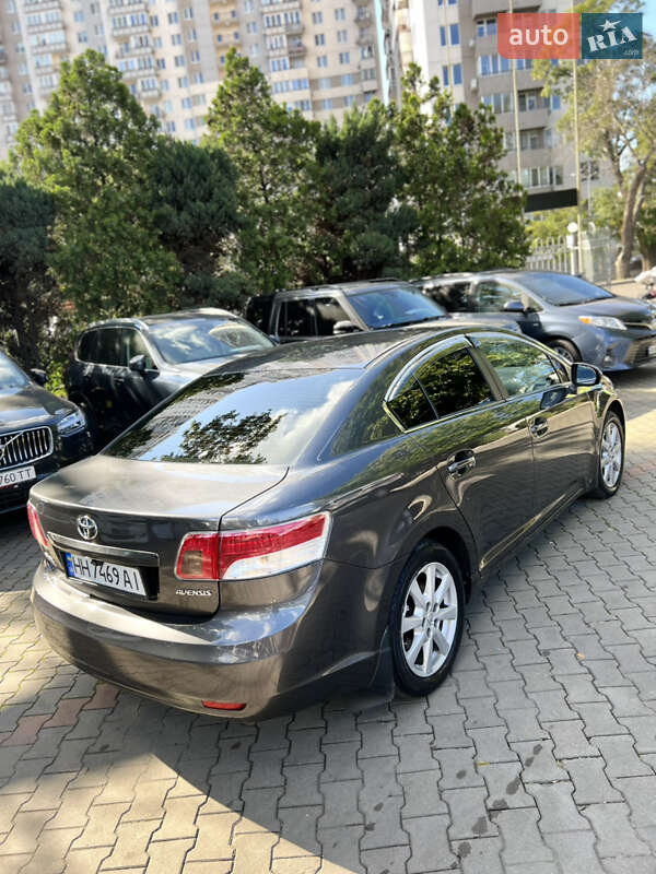 Седан Toyota Avensis 2009 в Одессе