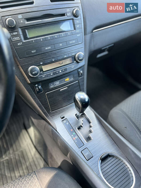 Седан Toyota Avensis 2009 в Одессе