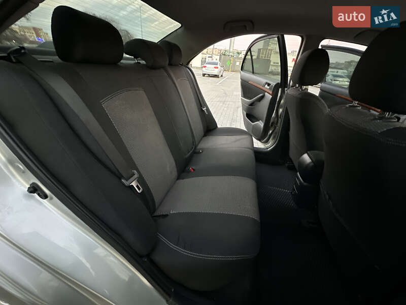 Седан Toyota Avensis 2007 в Одессе