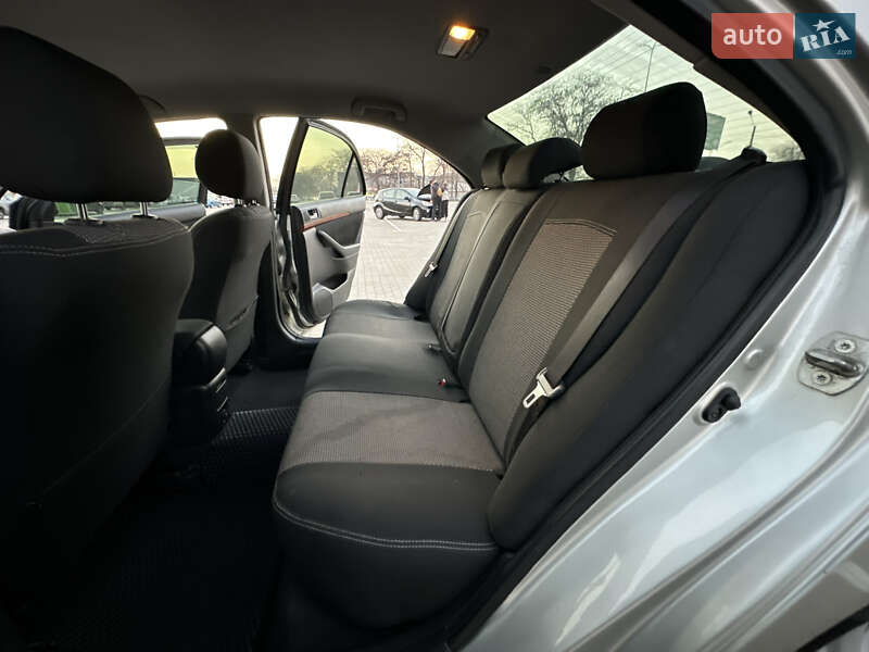 Седан Toyota Avensis 2007 в Одессе