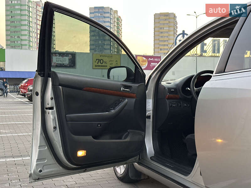 Седан Toyota Avensis 2007 в Одессе