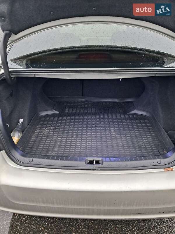 Седан Toyota Avensis 2005 в Києві