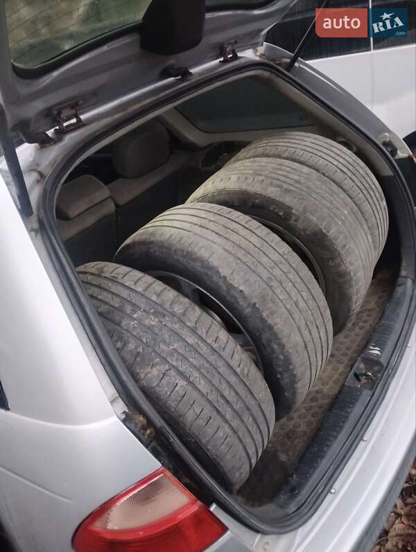 Универсал Toyota Avensis 2000 в Ивано-Франковске фото 18 Универсал Toyota Avensis 2000 в Ивано-Франковске