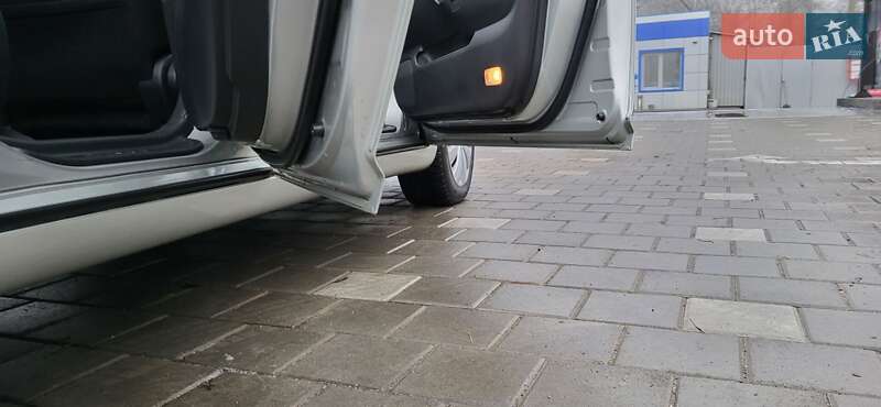 Седан Toyota Avensis 2006 в Черкассах