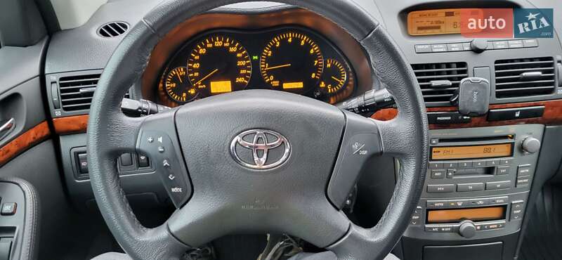 Седан Toyota Avensis 2006 в Черкассах