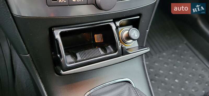 Седан Toyota Avensis 2006 в Черкассах