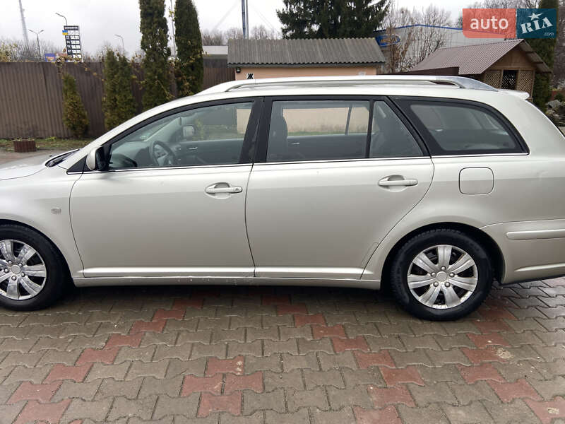 Универсал Toyota Avensis 2004 в Дунаевцах