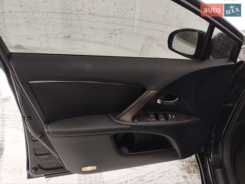 Универсал Toyota Avensis 2012 в Кременце