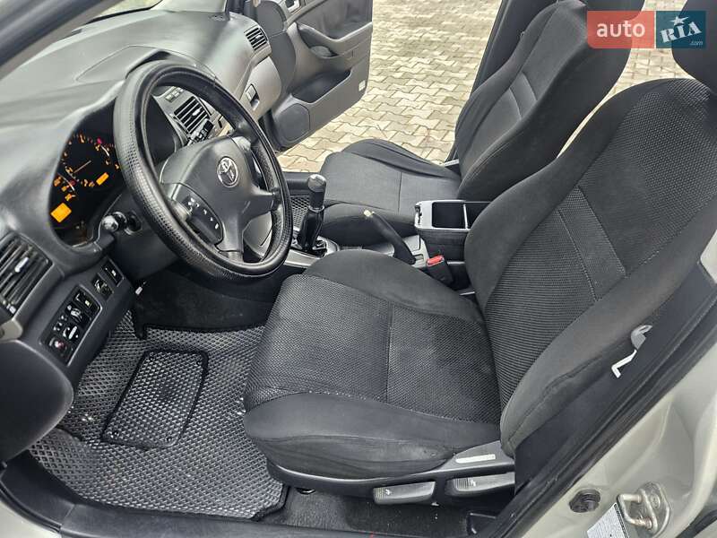 Універсал Toyota Avensis 2004 в Вінниці
