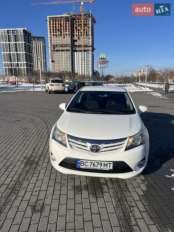 Седан Toyota Avensis 2012 в Львове