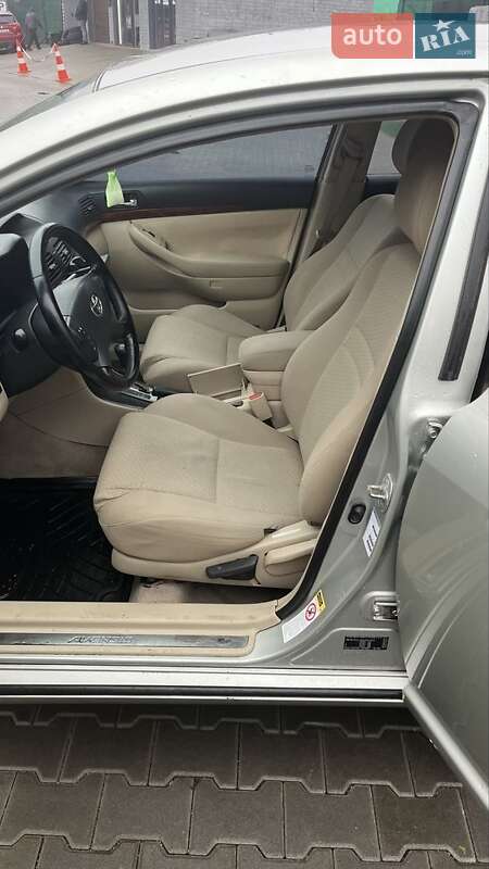 Седан Toyota Avensis 2006 в Киеве