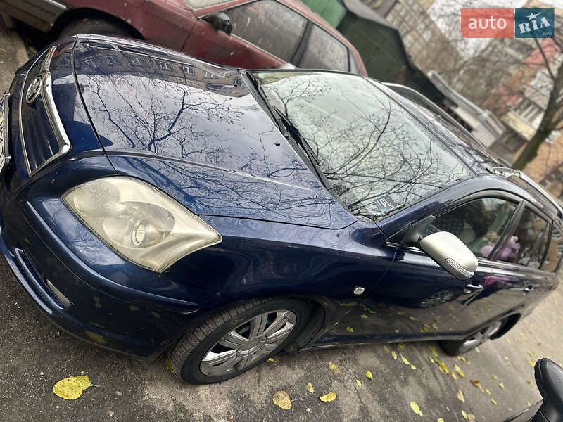 Универсал Toyota Avensis 2003 в Киеве