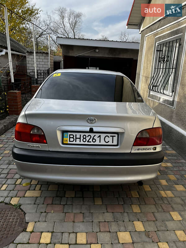 Седан Toyota Avensis 1998 в Белгороде-Днестровском