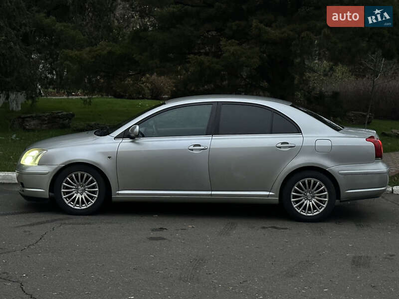 Седан Toyota Avensis 2004 в Одессе